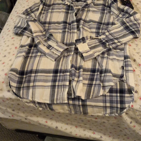 Gap sz M plaid button down shirt - Picture 4 of 4